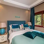 Luxury Boutique Penthouse 2 Bedrooms Pools Open 365 Days *