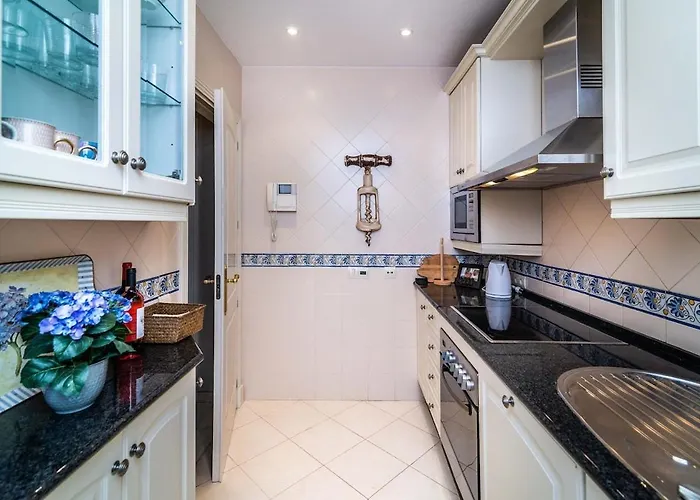 Luxury Boutique Penthouse 2 Bedrooms Pools Open 365 Days *